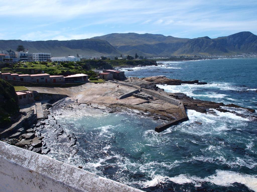 Bamboo Guest House Hermanus Exterior foto